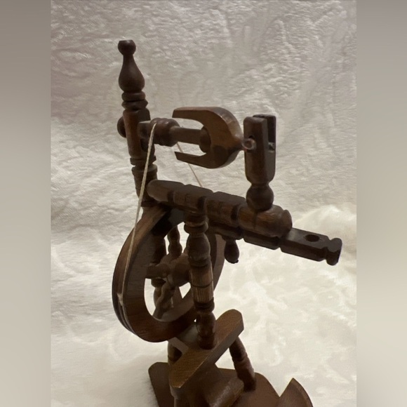 Vintage 8" Miniature Dollhouse Spinning Wheel Wood Salesman Sample - Picture 5 of 12